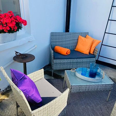 Funky Cozy Cottage With Outside Space 伊斯特布恩 外观 照片