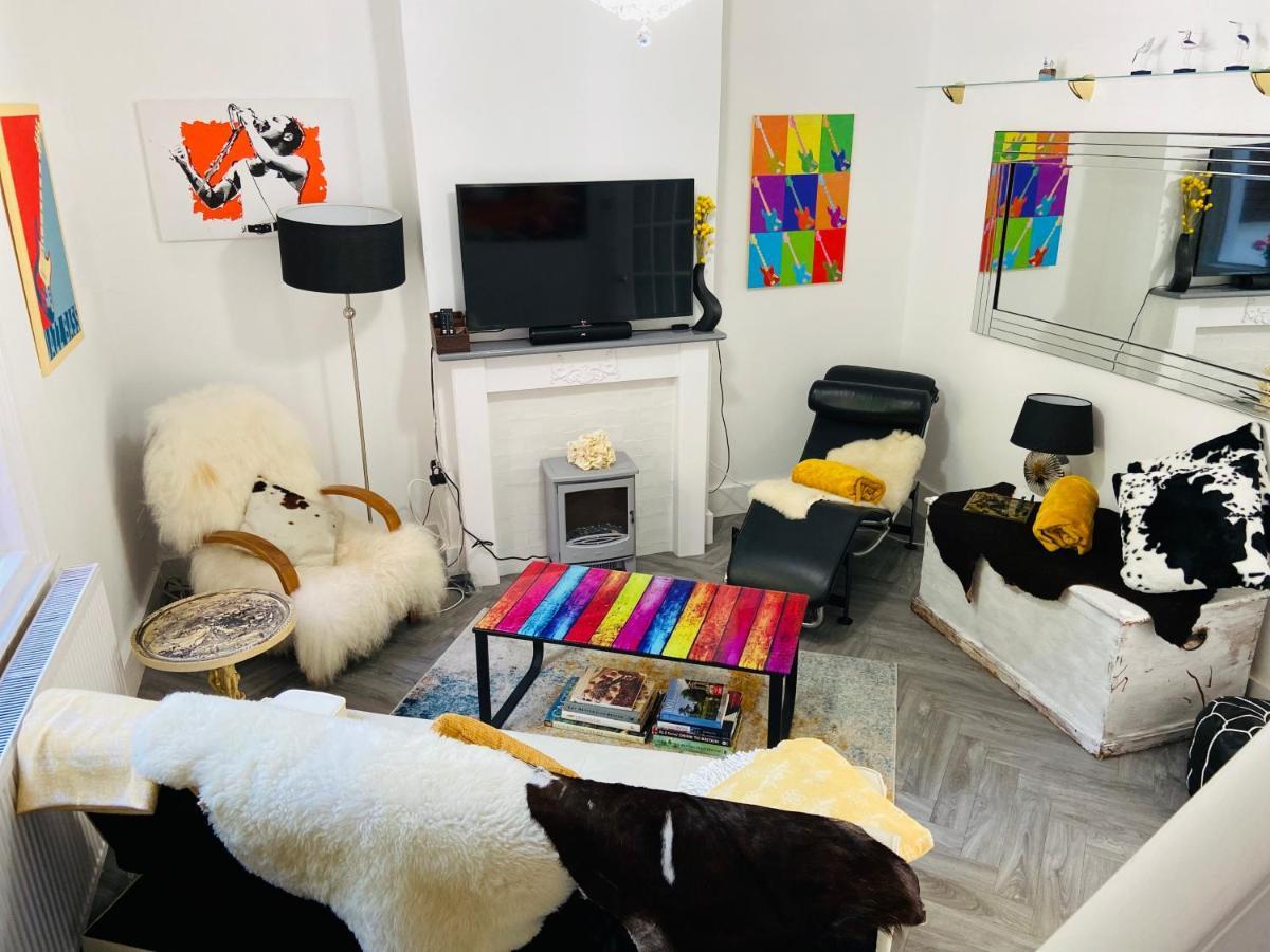 Funky Cozy Cottage With Outside Space 伊斯特布恩 外观 照片