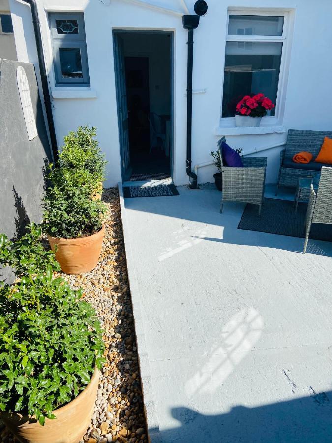 Funky Cozy Cottage With Outside Space 伊斯特布恩 外观 照片