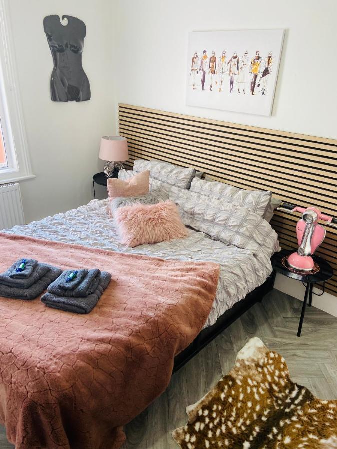 Funky Cozy Cottage With Outside Space 伊斯特布恩 外观 照片